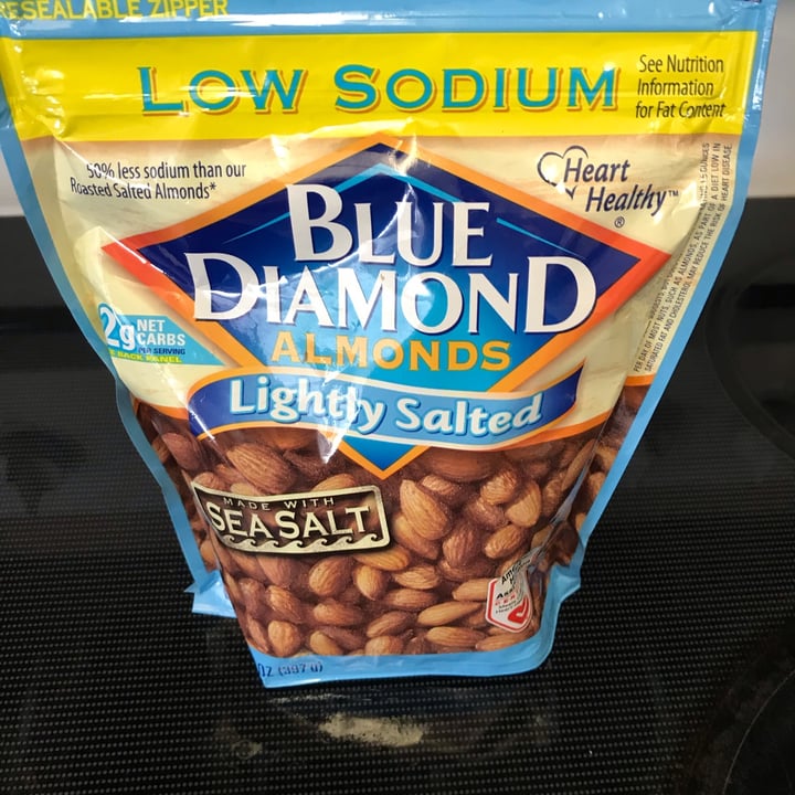 photo of Blue Diamond Whole Natural Almonds shared by @elliecamara on  01 Jun 2022 - review