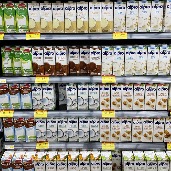 review photo of Alpro Chocolate Flavored Soya Milk shared by @iraghad on 28 May 2022 - review