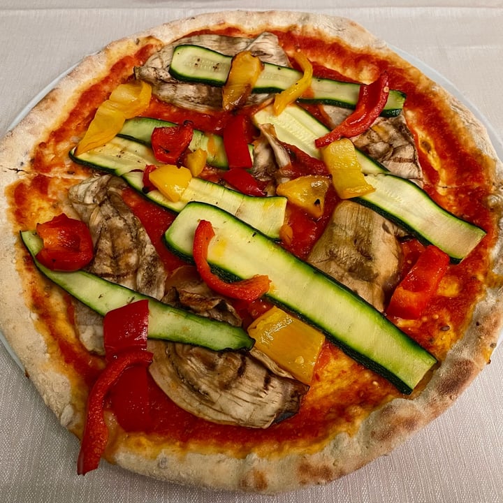 photo of Ristorante Pizzeria Ai Cappuccini Pizza verdure grigliate con impasto ai cereali e semi shared by @veronicabrazzale on  15 Mar 2022 - review