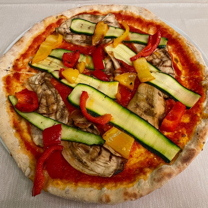 review photo of Ristorante Pizzeria Ai Cappuccini Pizza verdure grigliate con impasto ai cereali e semi shared by @veronicabrazzale on 15 Mar 2022 - review