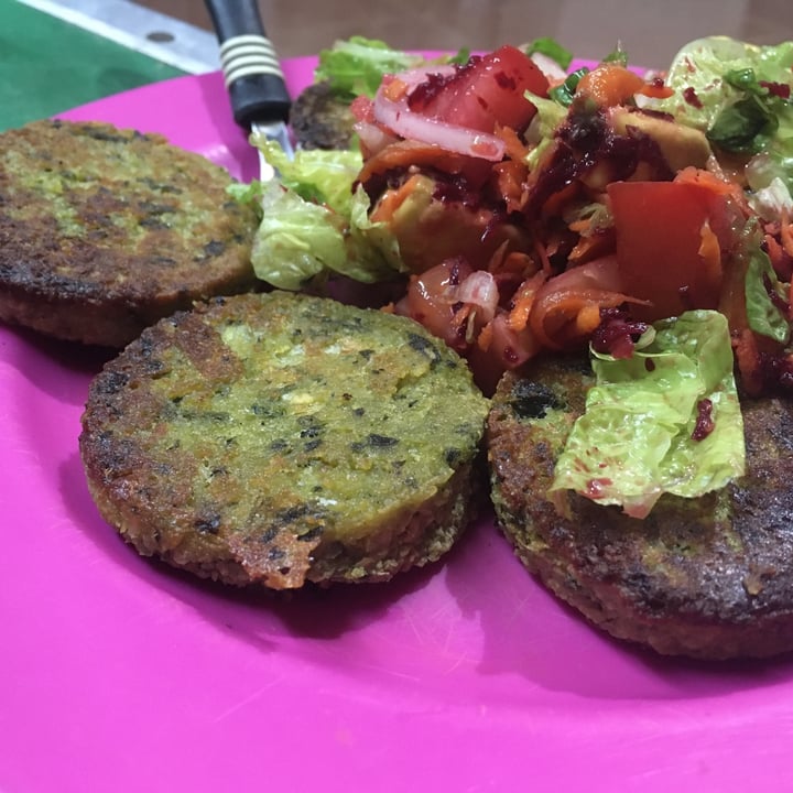 photo of Vegandhi - Comida Vegana Mini burger falafel shared by @lauchis on  12 May 2020 - review