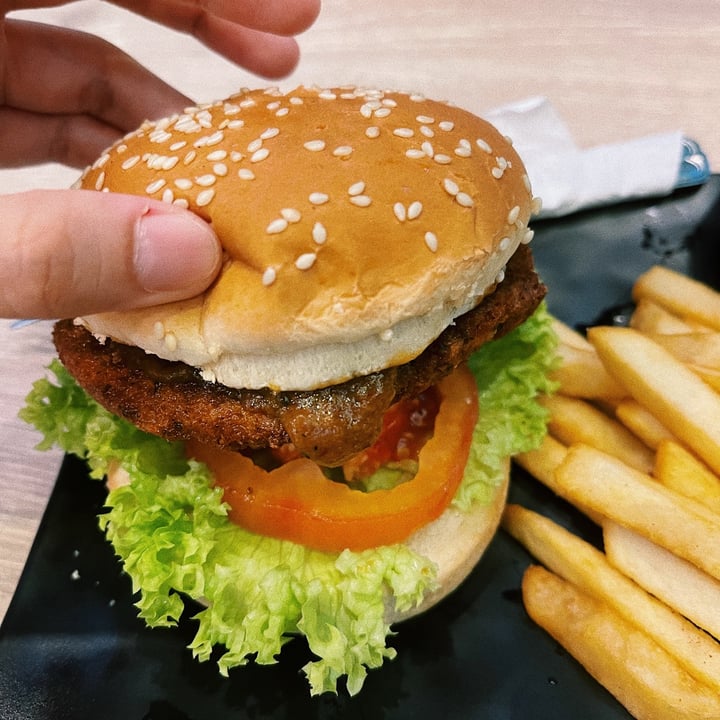 photo of GreenDot Westgate Black Pepper Soy Burger shared by @nicolepsj on  06 Jul 2021 - review