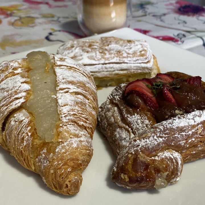 photo of Craft Vegan Bakery Croissant Con Pastelera shared by @mailencostaf on  18 Apr 2022 - review
