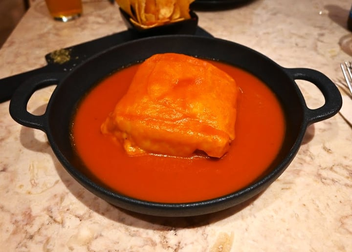 photo of Ao 26 - Vegan food project Francesinha shared by @lalla2527 on  10 Aug 2022 - review