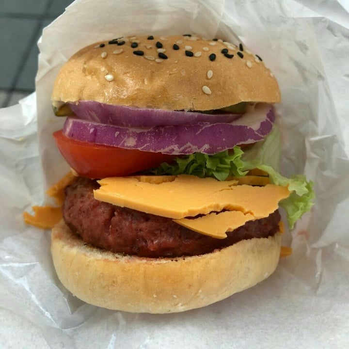 photo of Mezza9 Classic cheese beyond burger shared by @lou on  16 Aug 2018 - review