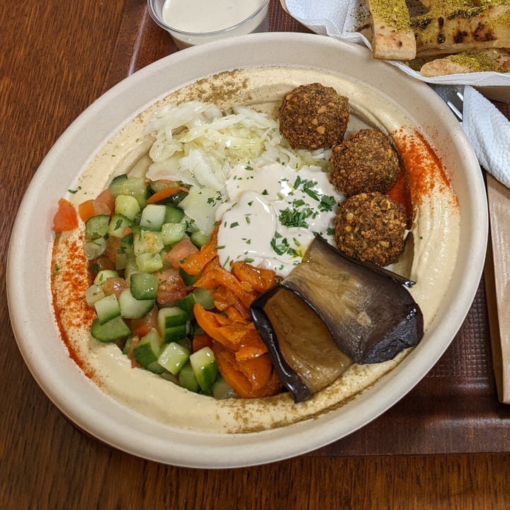 photo of Hummus bar Hummus Vegetables Falafel shared by @emmearn on  25 Apr 2022 - review