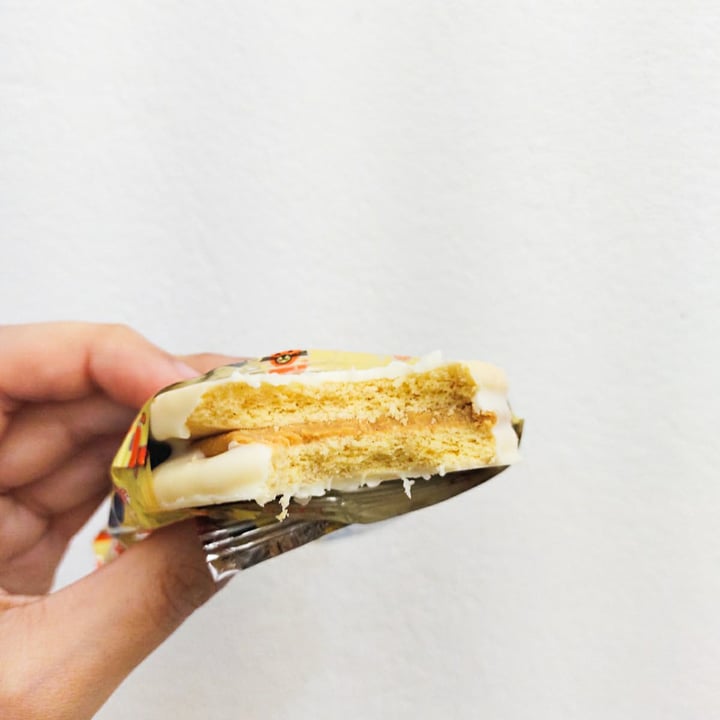 review photo of Un Rincón Vegano Especismo Cero Alfajor Relleno De Mani Con Baño De Repostería Blanco shared by @isabella05 on 11 Mar 2022 - review