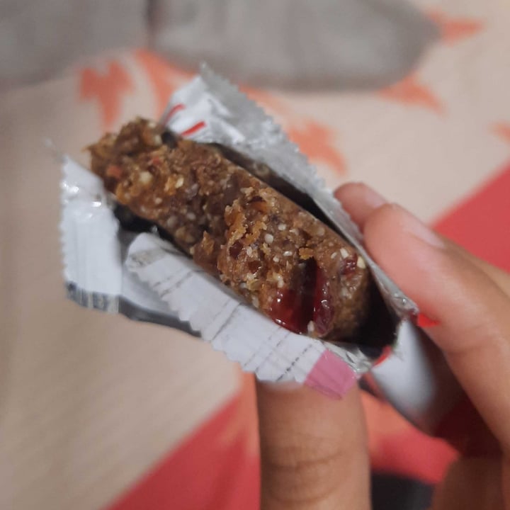 photo of Monkey Bar Very Berry Energy Bar shared by @anweshagoel on  29 Sep 2022 - review