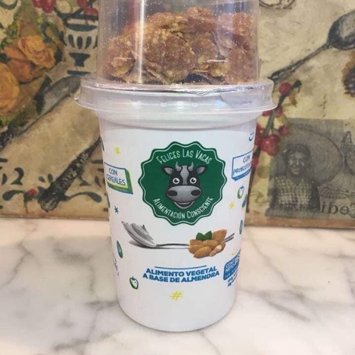 review photo of Felices Las Vacas Yogurt de Almendras con Cereales shared by @sololiveri on 04 Sep 2020 - review