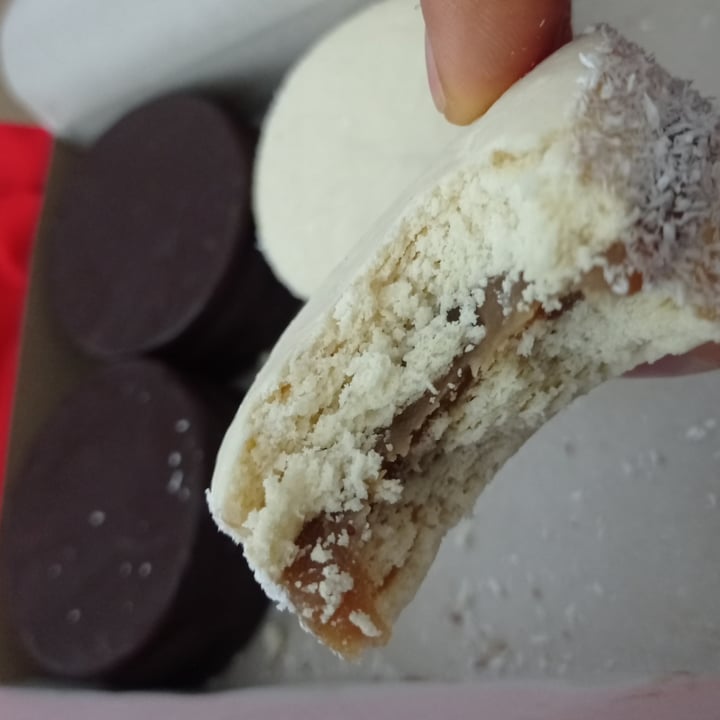 photo of Muet alfajores veganos Alfajores Veganos shared by @marcesalas on  01 Mar 2022 - review