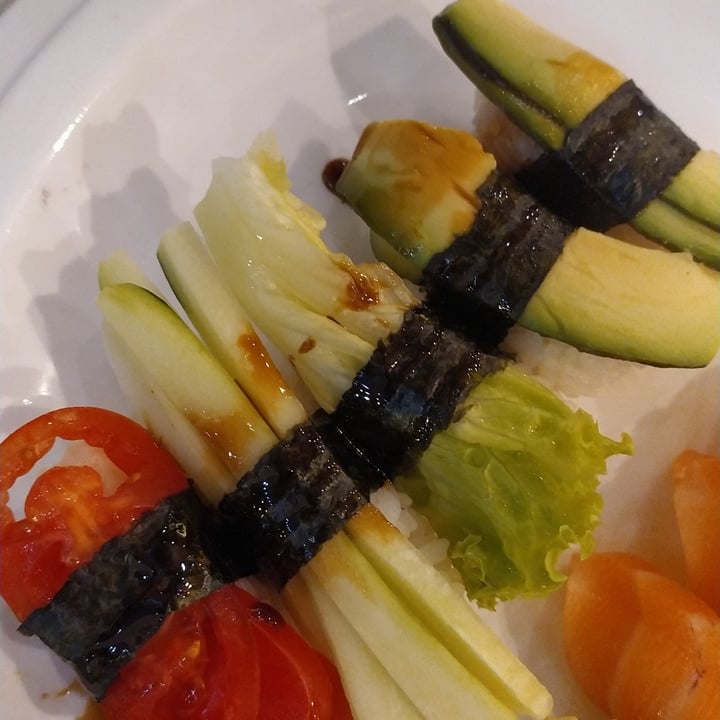 photo of Ristorante Oya Sushi Fusion Experience nigiri verdura shared by @apollonia on  09 Jun 2022 - review