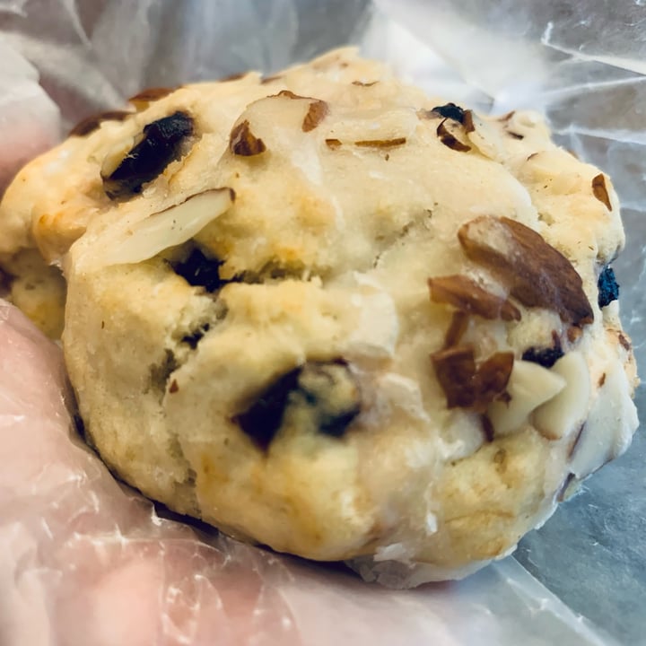 photo of Heine Brothers Coffee - Hikes Point Cherry Almond Scone shared by @allhess on  27 Jul 2022 - review