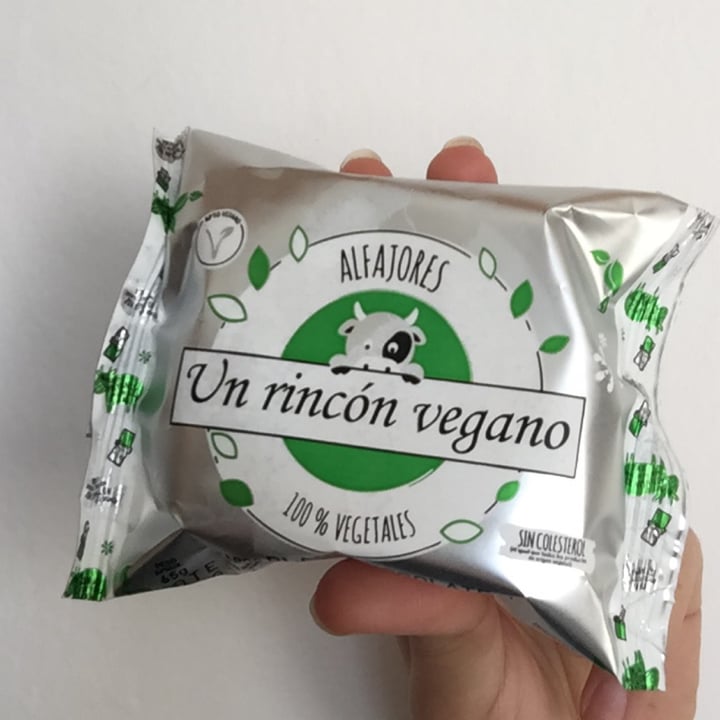 photo of Un Rincón Vegano Alfajor Black Chocolate shared by @pauliveg11 on  13 Jun 2022 - review