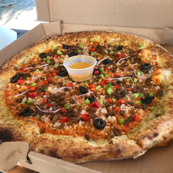 photo of Marcello's plant based pizza Butcher’s Pizza shared by @arturolv on  08 Jun 2021 - review