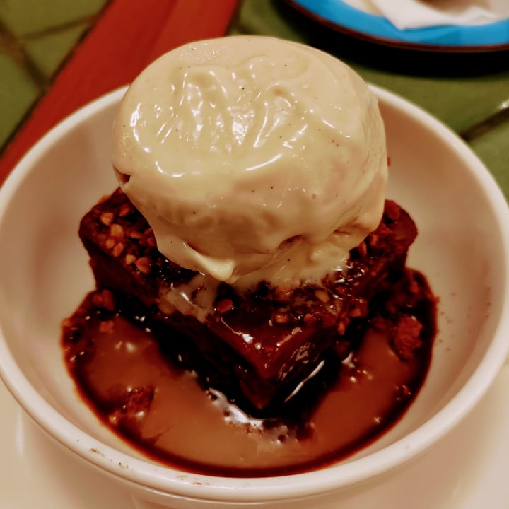 photo of Privé Tiong Bahru Apple & Cinnamon Blondie shared by @stevenneoh on  28 Dec 2021 - review