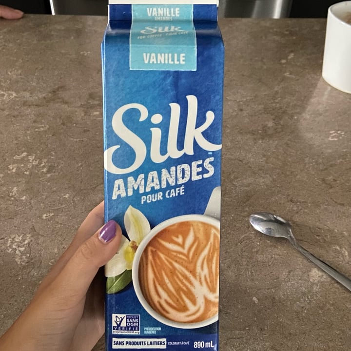 photo of Silk Almond Milk Vanilla Sweetened shared by @saraagarla on  04 Aug 2022 - review