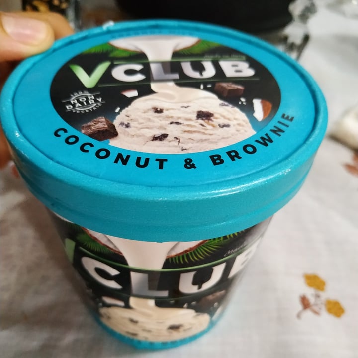 photo of VClub Coconut & Brownie shared by @martarosario17 on  23 Jul 2022 - review