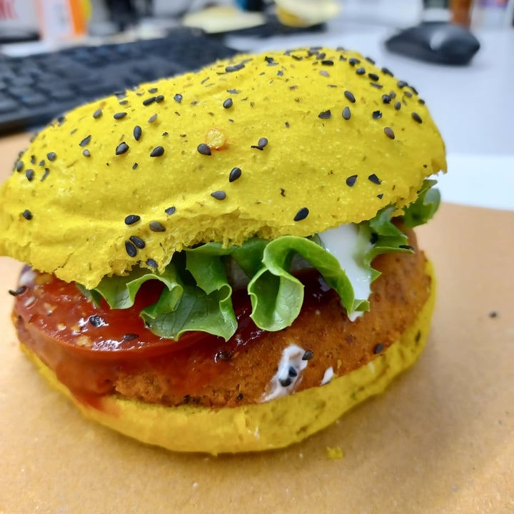 photo of Flower Burger Funky Cecio Vegan Burger shared by @paolaelisa on  07 Apr 2022 - review