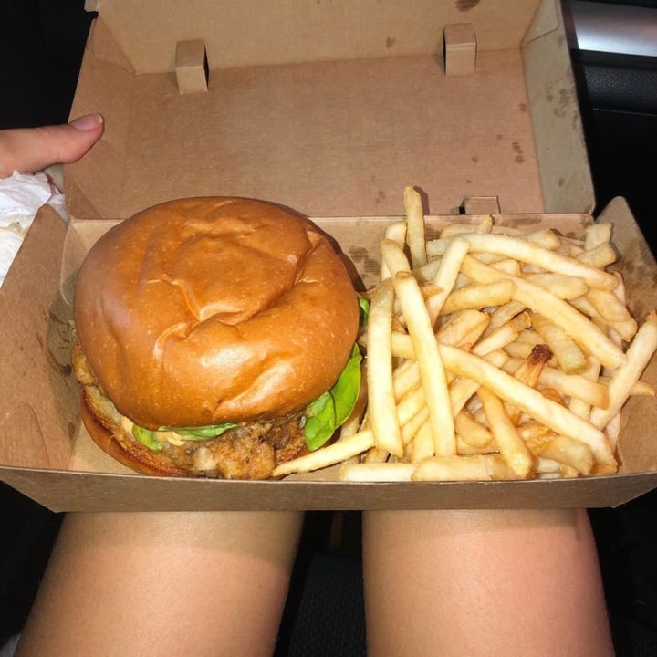 photo of Mary's Circular Quay Cauliflower burger shared by @veganmadeeasy on  07 Nov 2020 - review