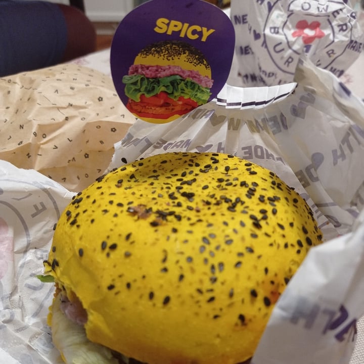photo of Flower Burger Spicy cecio shared by @spanish-girl-inmilan on  15 Jun 2022 - review