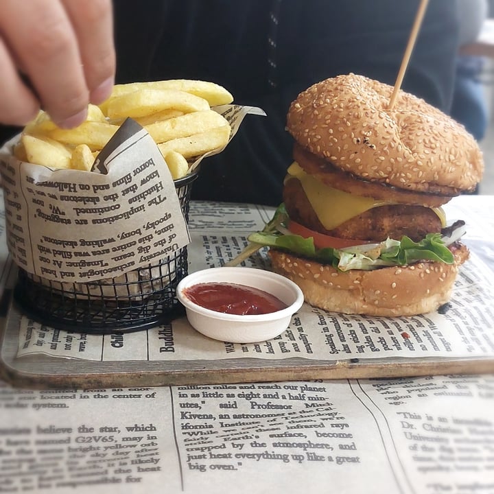 photo of Vegan Streetfood Deli - Obs Oh My Cluck Burger shared by @marlo-d on  09 Oct 2022 - review