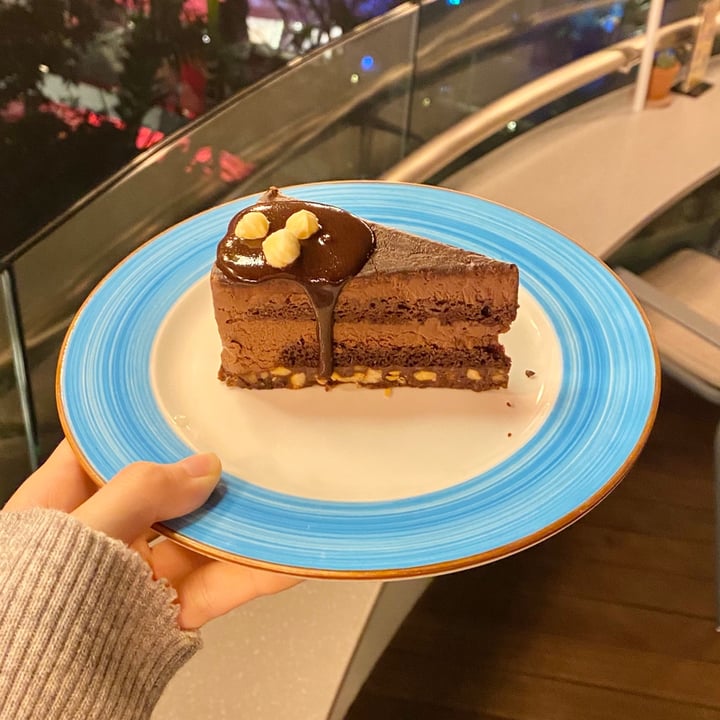 photo of Privé Jewel Changi Airport Hazelnut Praline Cake shared by @summerong on  15 Nov 2020 - review