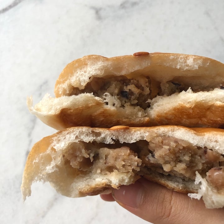 photo of Almond Bakery (Vegetarian) Cowpea Bun shared by @consciouscookieee on  21 Nov 2020 - review