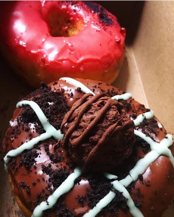 photo of Doe Donuts Portland Fog shared by @smash0the0pumpkins on  23 Oct 2019 - review