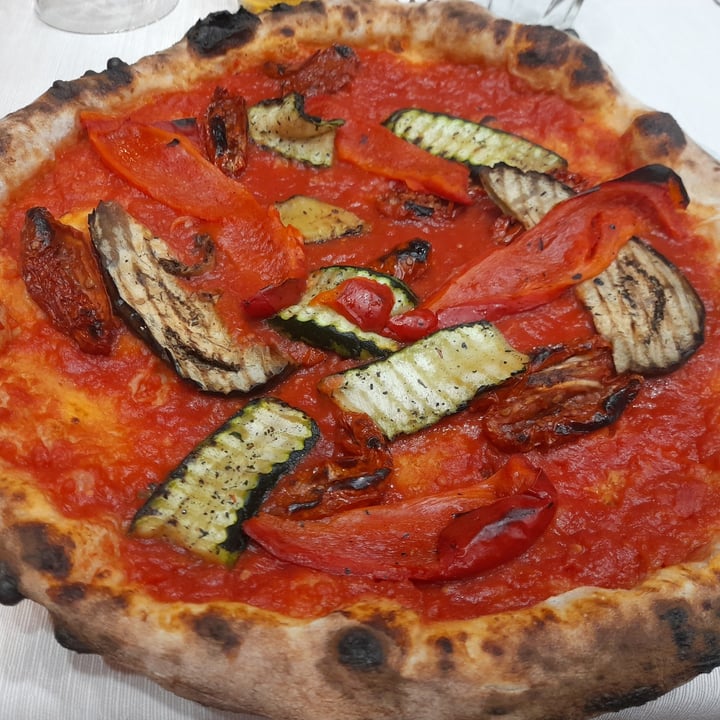 photo of Il Veliero Ristorante Pizzeria Pizza Rossa con verdure shared by @alessandraburzi on  08 Apr 2022 - review