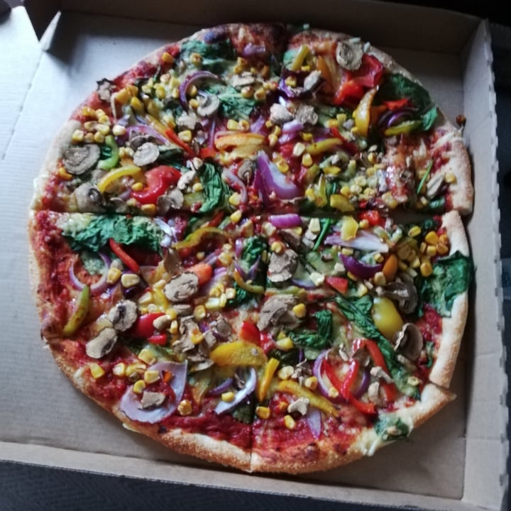 photo of Pizza Hut Restaurants Veggie Vegan Pizza shared by @hloe on  03 Aug 2020 - review