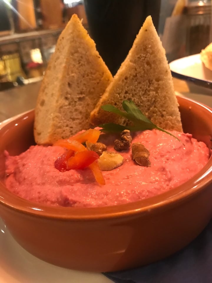 photo of Kingfisher on The Quay Beetroot hummus shared by @lolilore on  08 Dec 2019 - review