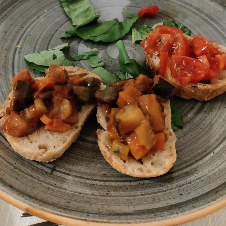 review photo of Acqua e Vino Tagliere Di Bruschette shared by @emilianogiangreco on 07 Nov 2022 - review