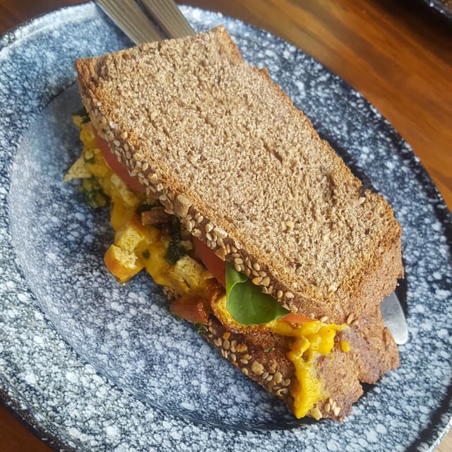 Photo of the dish “Sandwich De Tofu Revuelto”