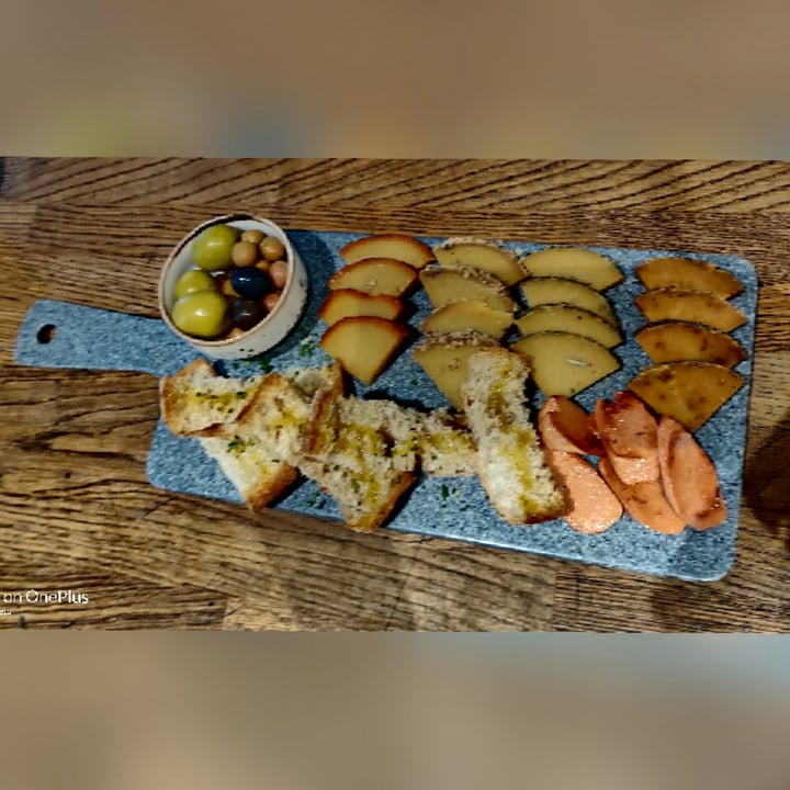 photo of Amarre Marina - Vegan food & Drinks Tabla De Quesos shared by @gitaneta on  18 Nov 2021 - review