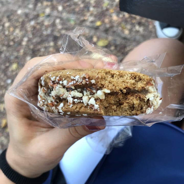 photo of Amaso Criando alfajor con dulce de leche de almendras shared by @sofivarela1 on  18 Mar 2022 - review