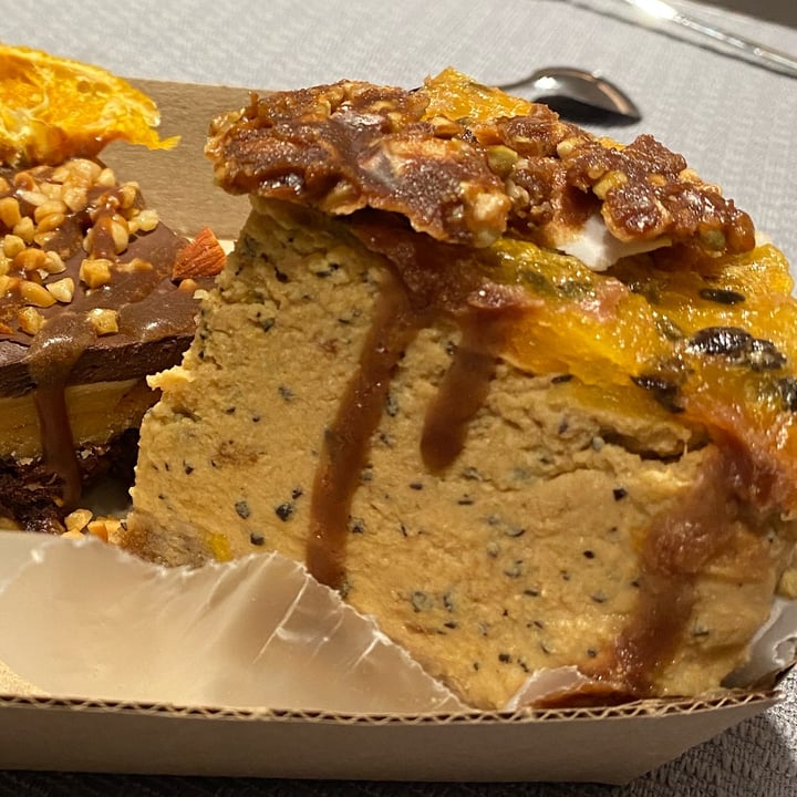 photo of SANA A ROU Cheesecake de Maracuya shared by @inespressable on  24 Feb 2022 - review
