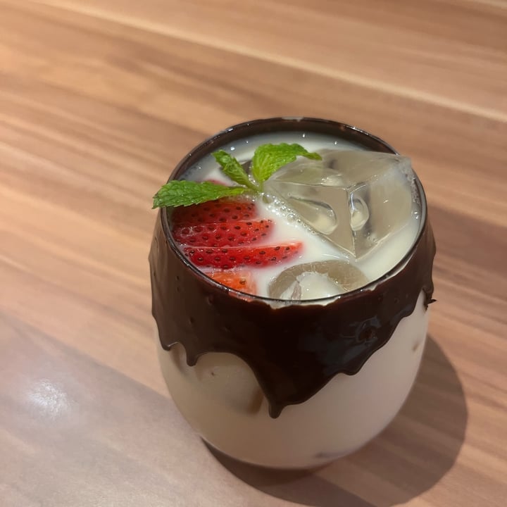 review photo of Am I Addicted - Pottery Studio & V Cafe Strawberry Chung Milk shared by @ftothey on 28 Jun 2022 - review