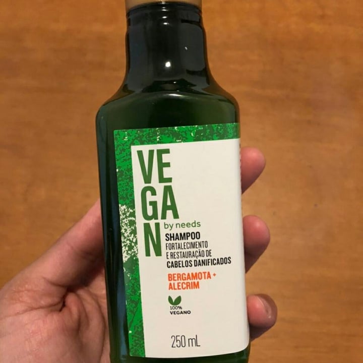 photo of Vegan by Needs Shampoo de Bergamota e Alecrim shared by @shantifranca on  12 May 2022 - review