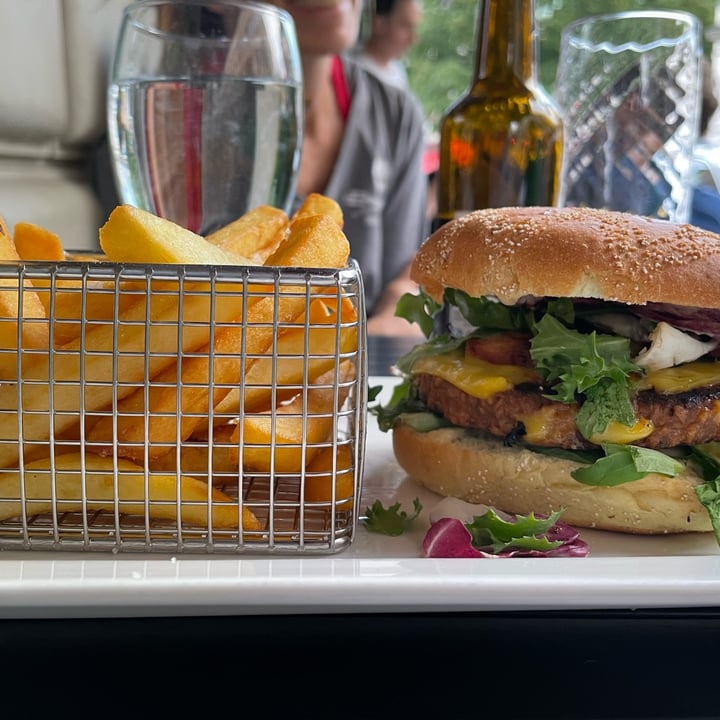 photo of Verte Vegan Burger shared by @v-gan on  07 Aug 2022 - review