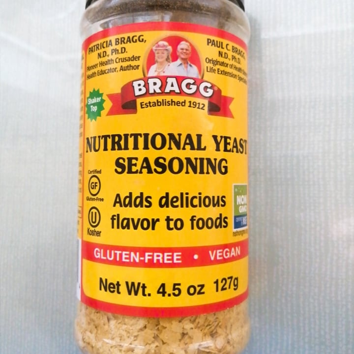 photo of Bragg Nutritional Yeast Seasoning shared by @jennalennn on  26 May 2021 - review