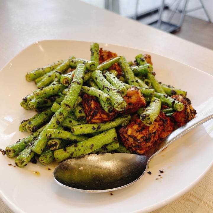 photo of Whole Earth Long Beans with Tempeh shared by @veggiexplorer on  08 May 2021 - review
