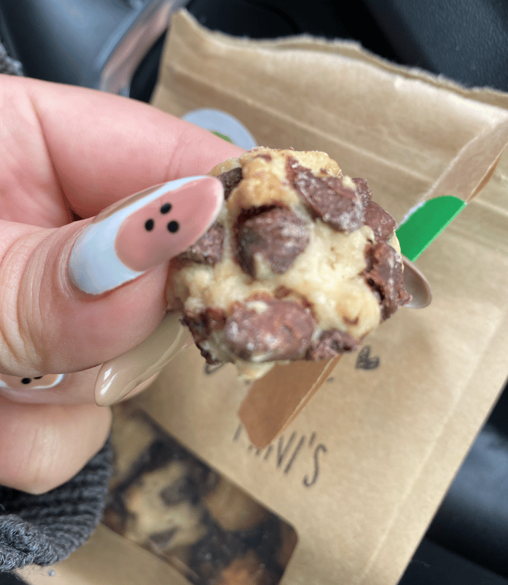 photo of mama’s minis Vegan Chocolate Chip Cookies shared by @nixx on  18 Jun 2022 - review