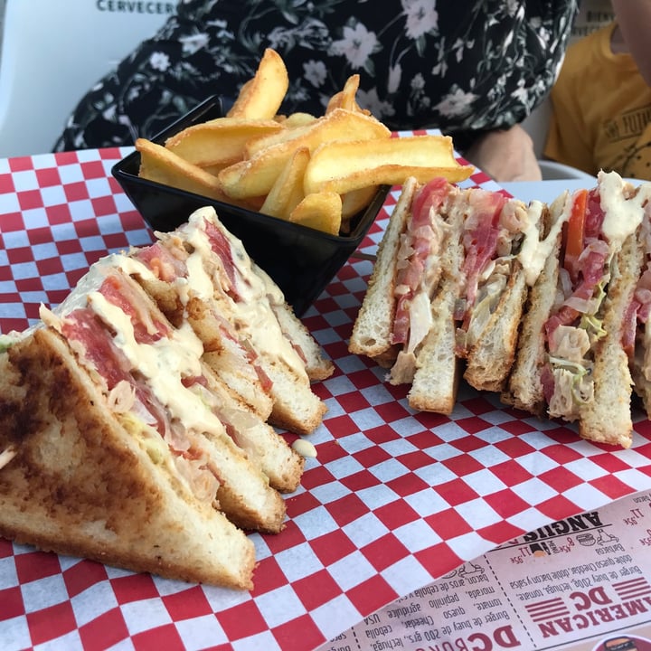 photo of DC Burguer 2.0 Sandwich Missouri Vegan shared by @hammergava on  23 Jul 2021 - review