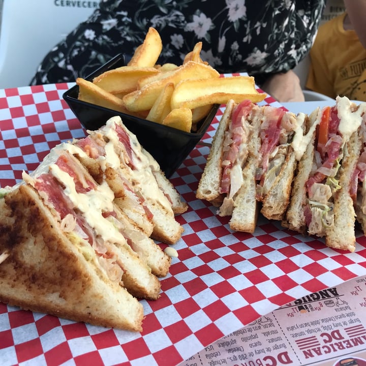 review photo of DC Burguer 2.0 Sandwich Missouri Vegan shared by @hammergava on 23 Jul 2021 - review