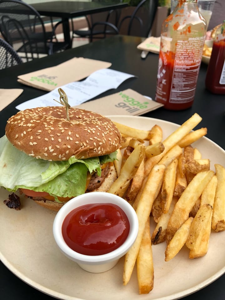 photo of Veggie Grill VG Beyond Burger shared by @moustachedvegan on  22 May 2019 - review