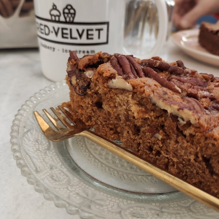 photo of Red Velvet Padova Torta mele cannella e noci pecan shared by @meba411 on  04 Dec 2021 - review