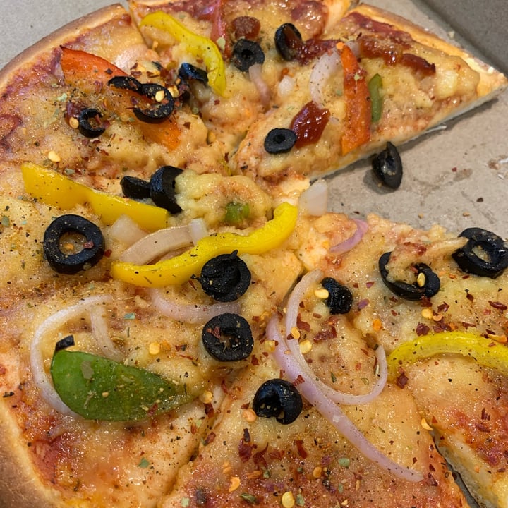photo of Charlie Chaplin LaVegano Olives, Onion N Bell pepper Pizza shared by @arjun04 on  27 Jul 2022 - review