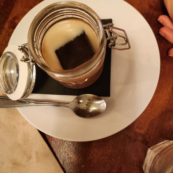 photo of Végét'Halles crème au chocolat et noisettes shared by @queeervegan on  28 Jul 2022 - review