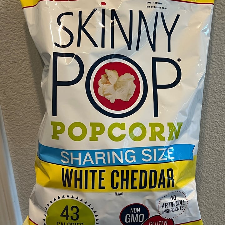 review photo of Skinny Pop Skinny Pop White Cheddar Popcorn shared by @fernandasilveira on 09 May 2022 - review