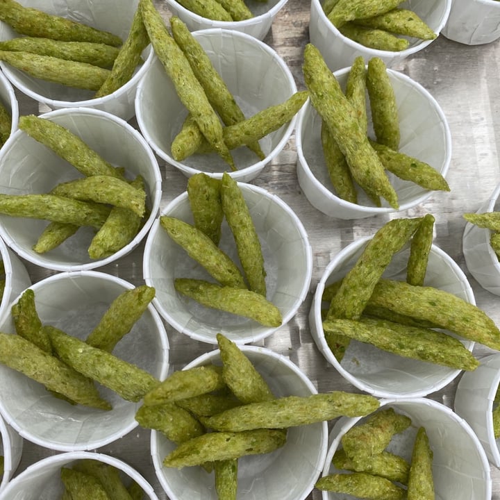 review photo of Harvest Snaps Baked Pea and Rice snacks seasoned with Salt shared by @forevertakara on 15 May 2021 - review
